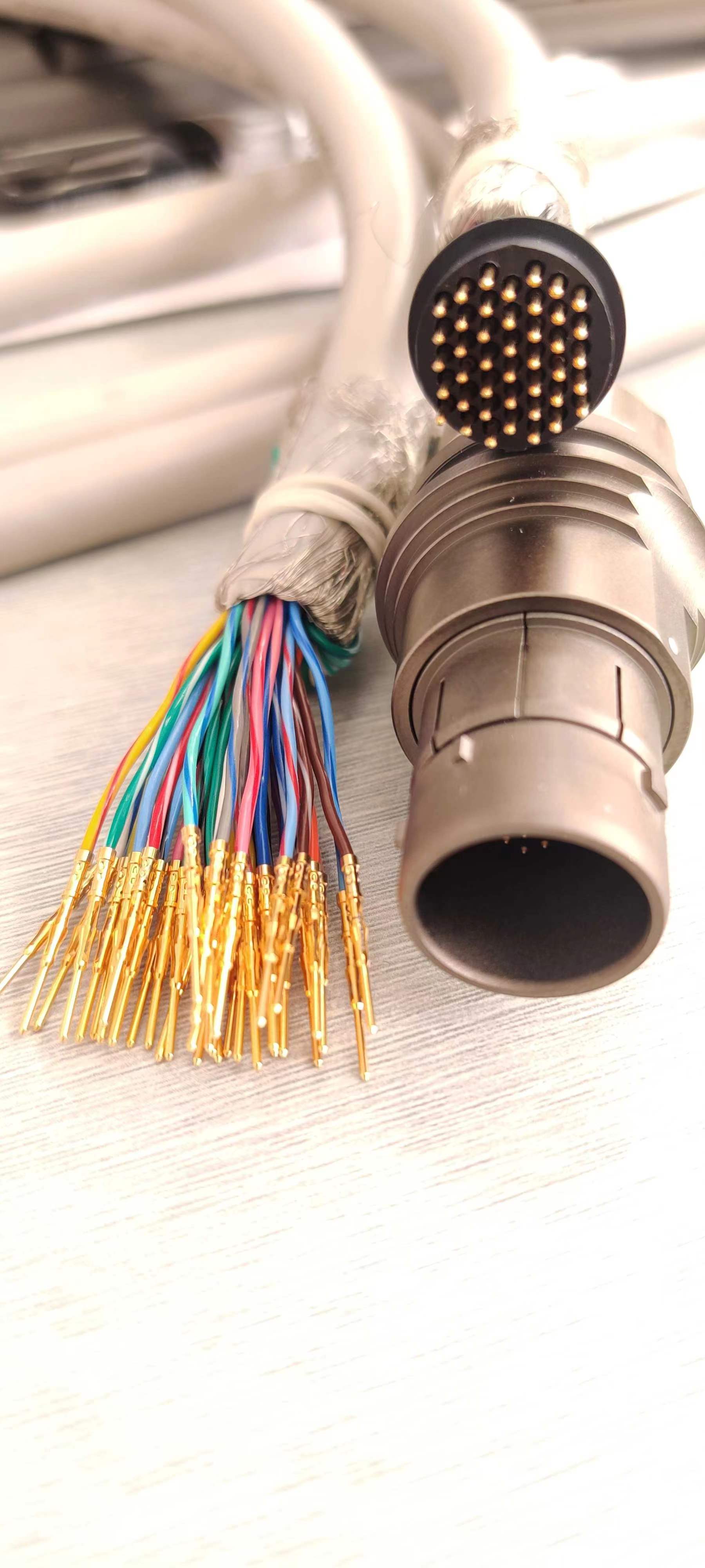 屏蔽電纜組件
